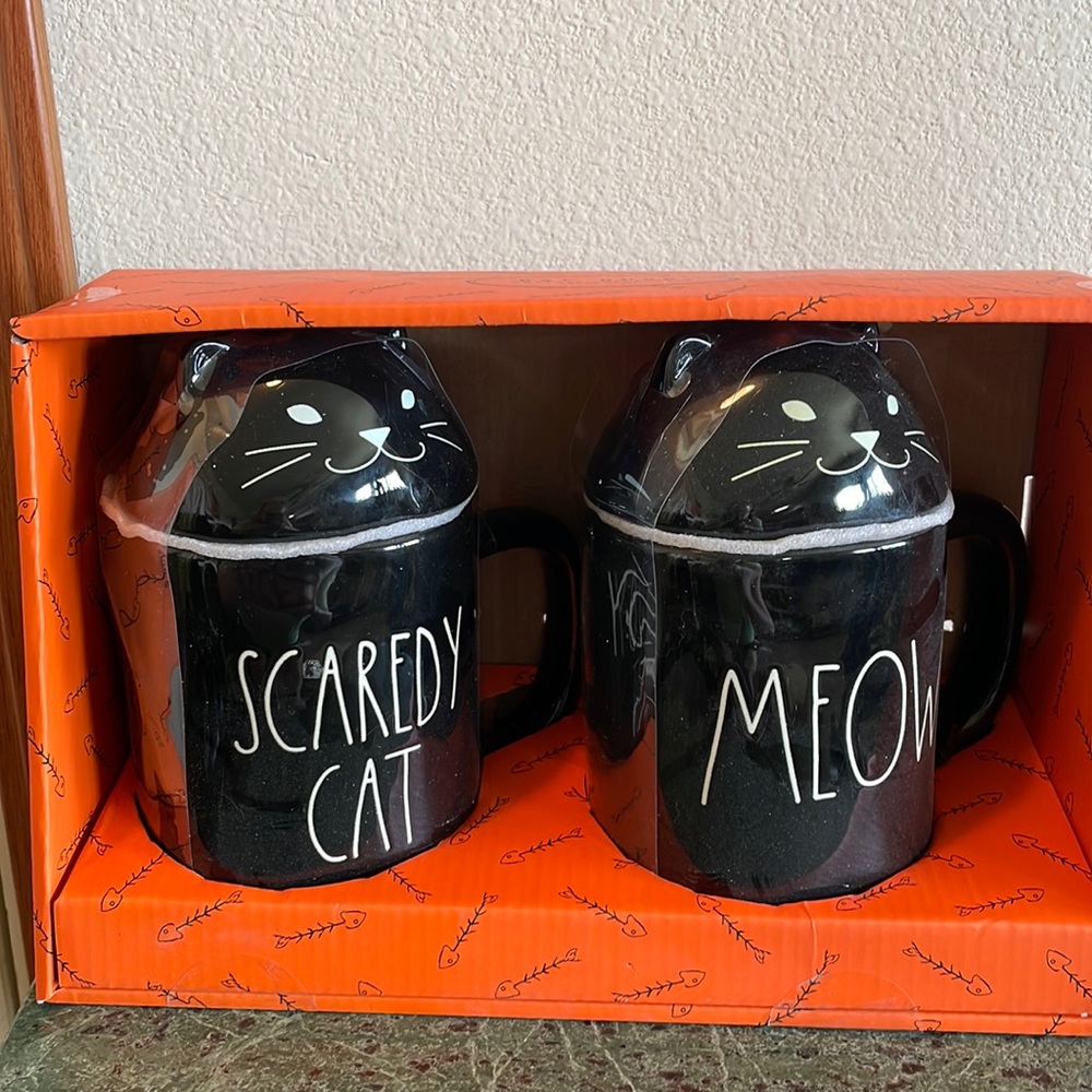 RAE DUNN SET OF 2 HALLOWEEN 🎃 VERY LARGE MUGS WITH LIDS NWT!
